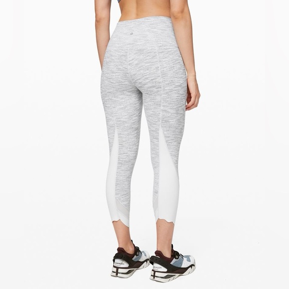 Lululemon leggings Size 2 like new condition - Picture 4 of 9